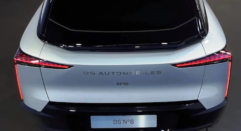 DS N°8