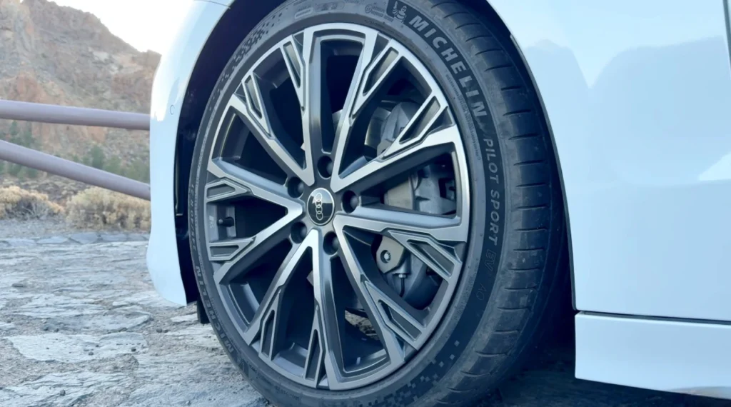 AudiA6Sportbacke‑tron