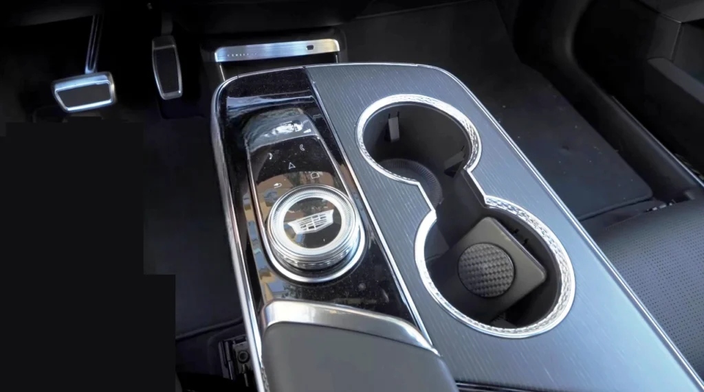 CadillacLYRIQV