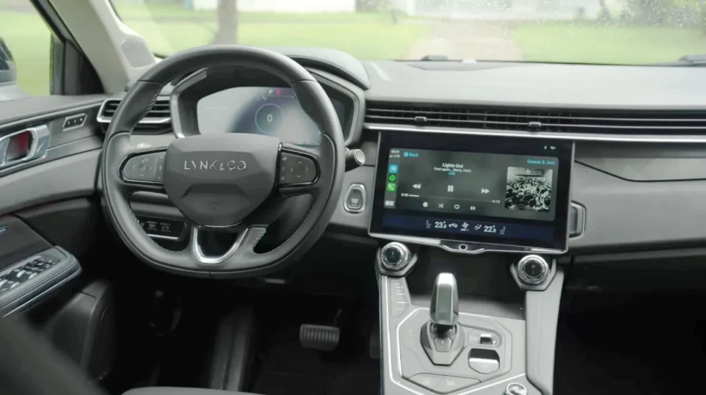 Lynk and Co 01 PHEV