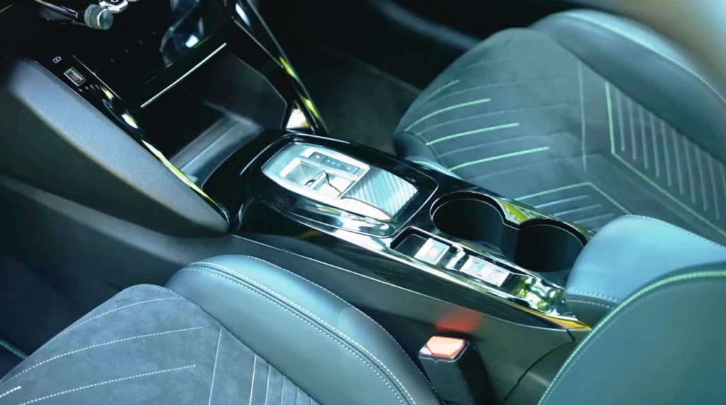 Peugeot208andE208GTi
