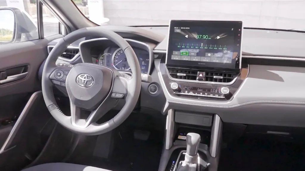 ToyotaCorollaCrossHybrid
