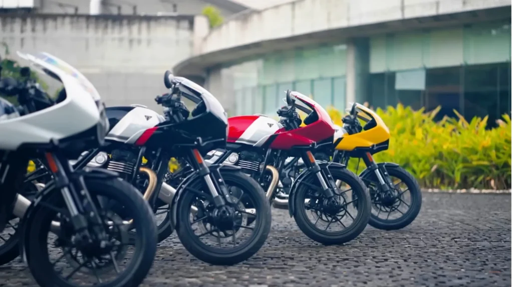 TriumphThruxton400CafeRacer