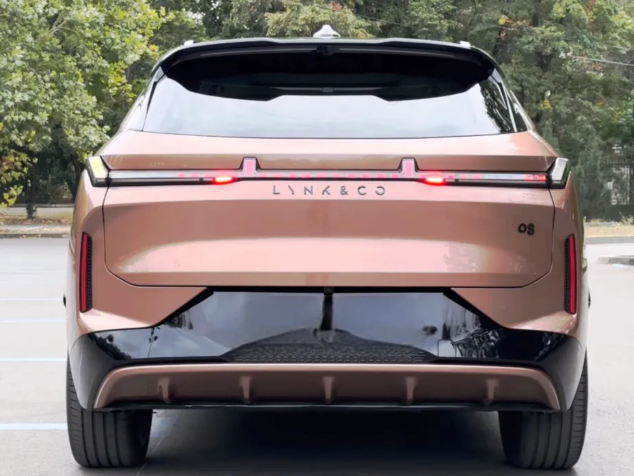 Lynk&Co08