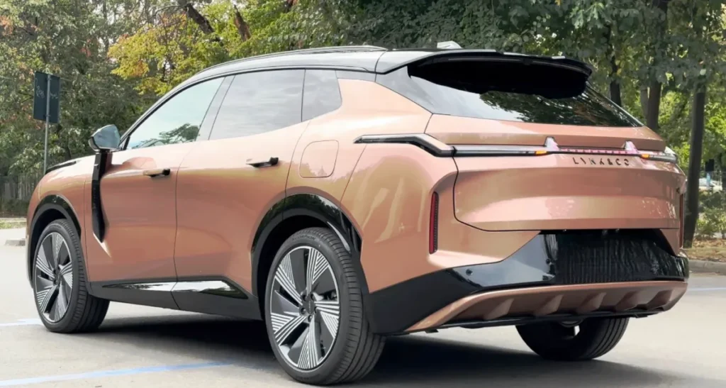 Lynk&Co08