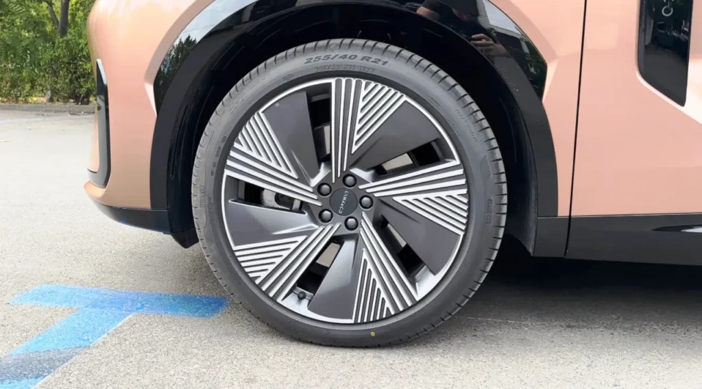 Lynk&Co08