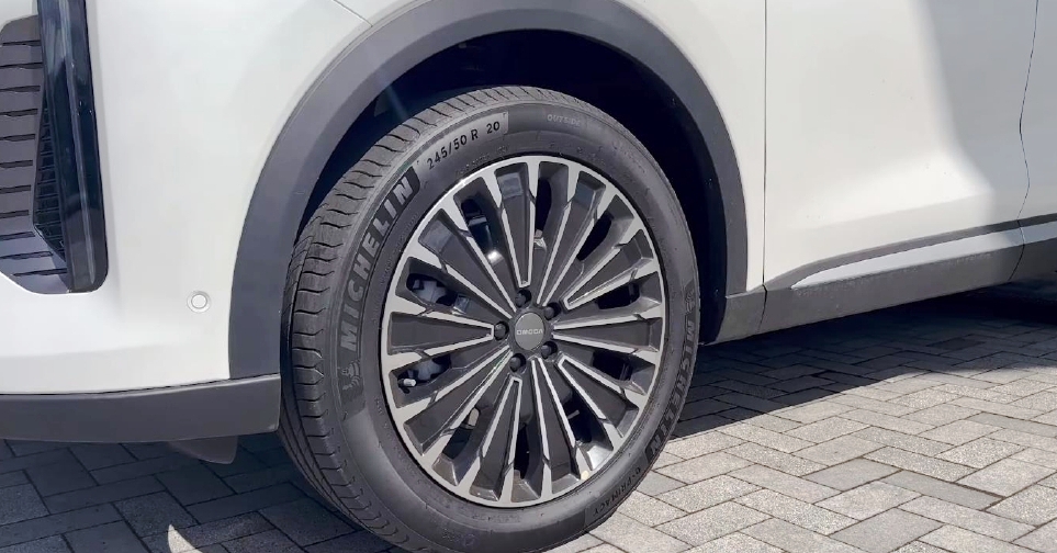 hightechOmoda9PHEVSUVEurope