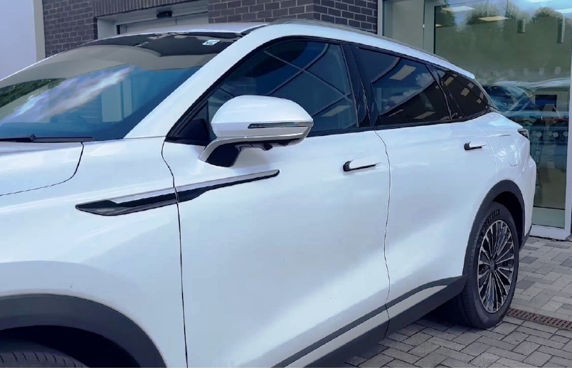 hightechOmoda9PHEVSUVEurope