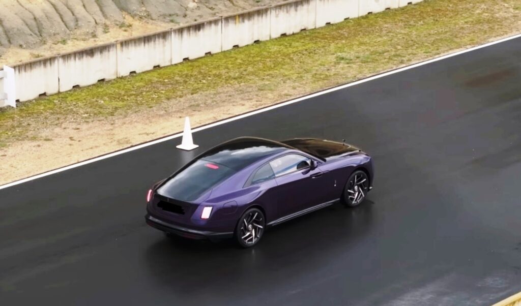 RollsRoyceSpectreBlackBadgeluxurycar2025