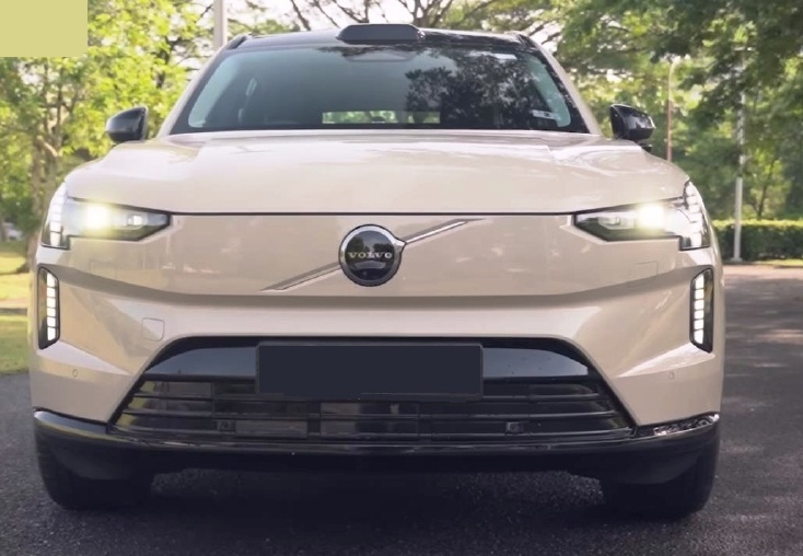 2025VolvoEX90electricSUV