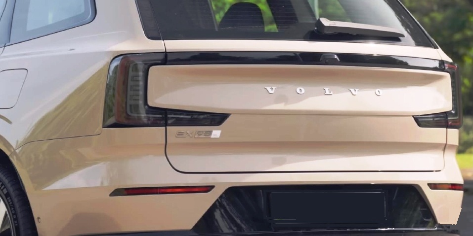 2025VolvoEX90electricSUV