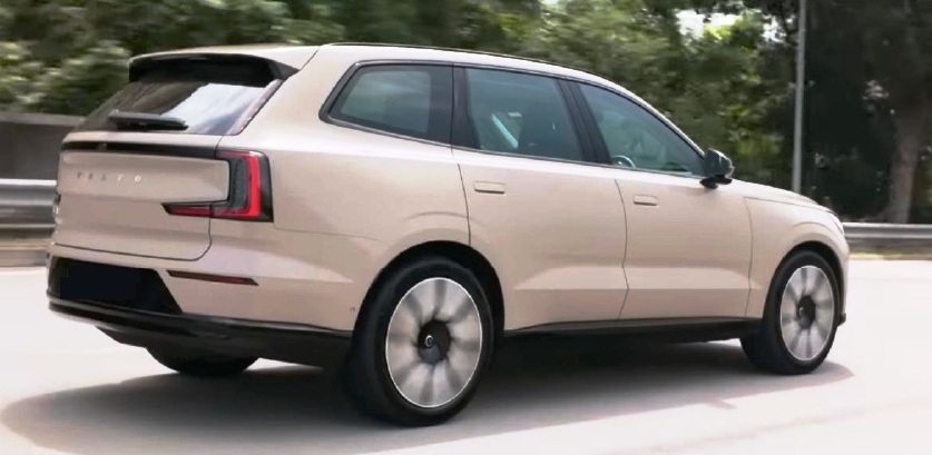 2025VolvoEX90electricSUV