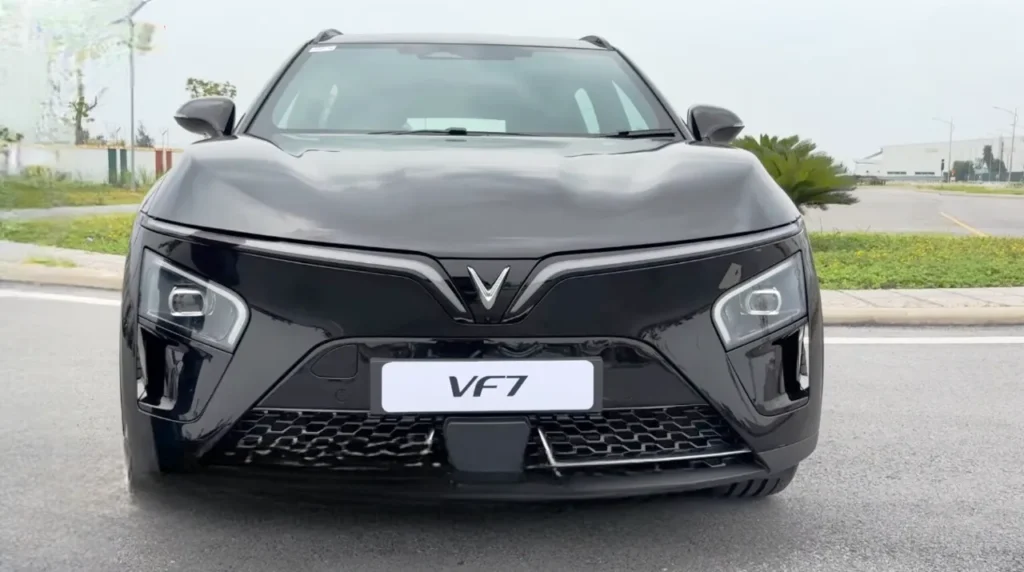 VinFast VF7