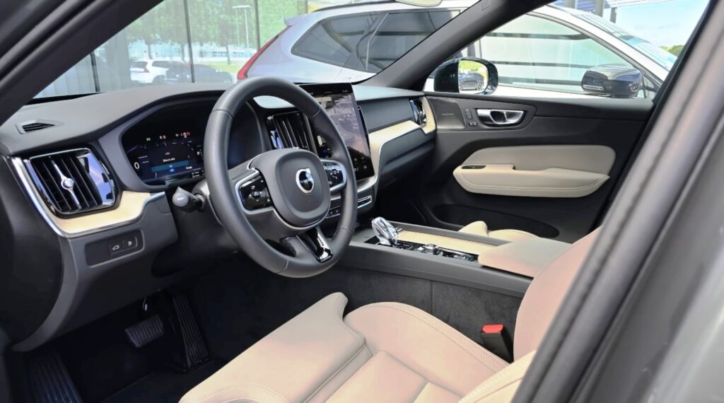 VolvoXC60Review2025SUV