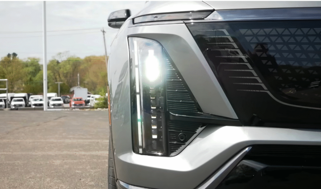 CadillacVISTIQthreerowelectricSUV