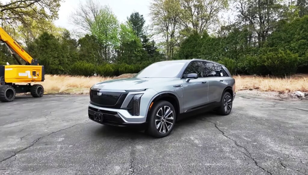 CadillacVISTIQthreerowelectricSUV