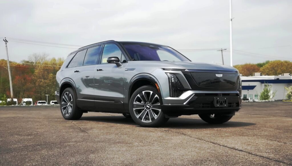 CadillacVISTIQthreerowelectricSUV