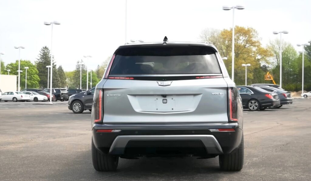 CadillacVISTIQthreerowelectricSUV