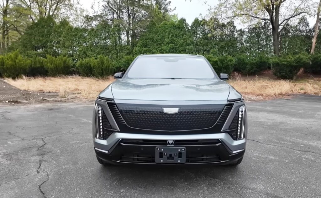 CadillacVISTIQthreerowelectricSUV