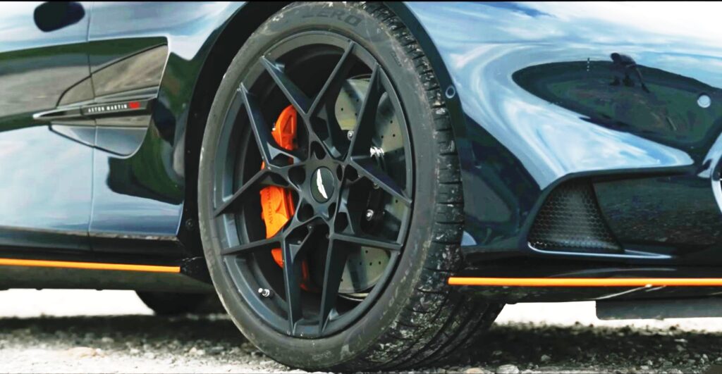 AstonMartinVanquishVolante2026