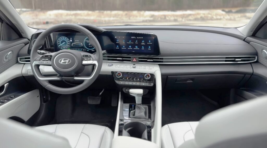 HyundaiElantraHybrid2025vsHonda CivicRSe:HEV