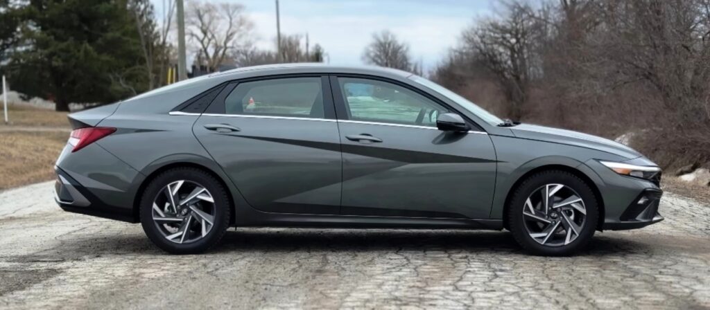 HyundaiElantraHybrid2025vsHonda CivicRSe:HEV