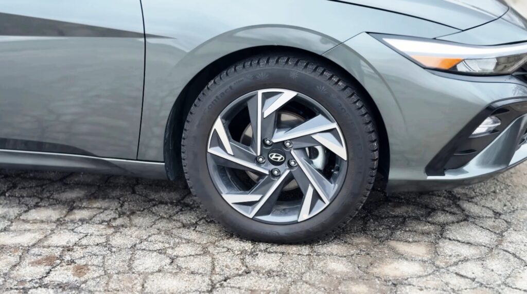 HyundaiElantraHybrid2025vsHonda CivicRSe:HEV