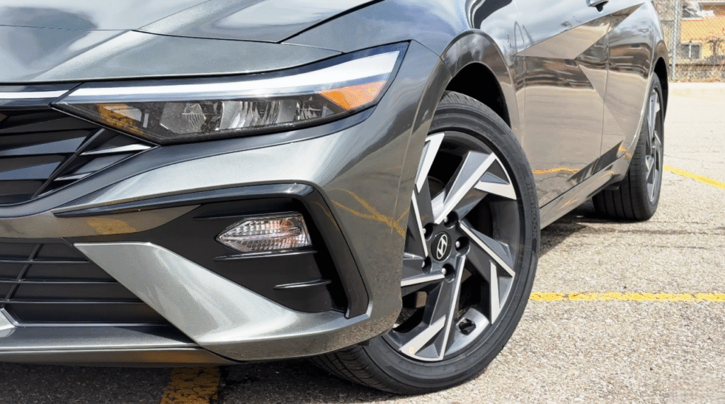 HyundaiElantraHybrid2025vsHonda CivicRSe:HEV