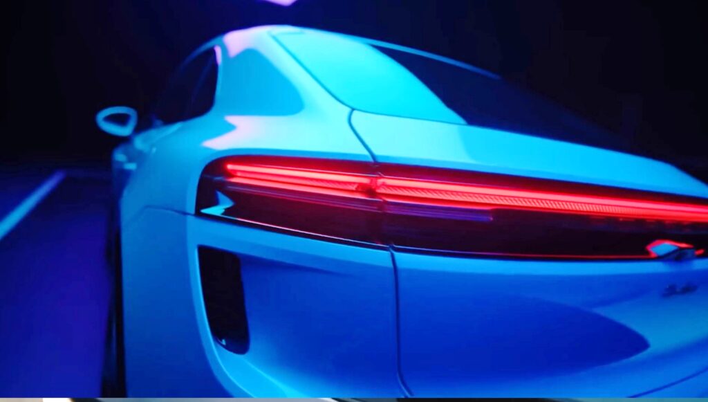 PorscheCayenneEVelectrifiedluxurySUV