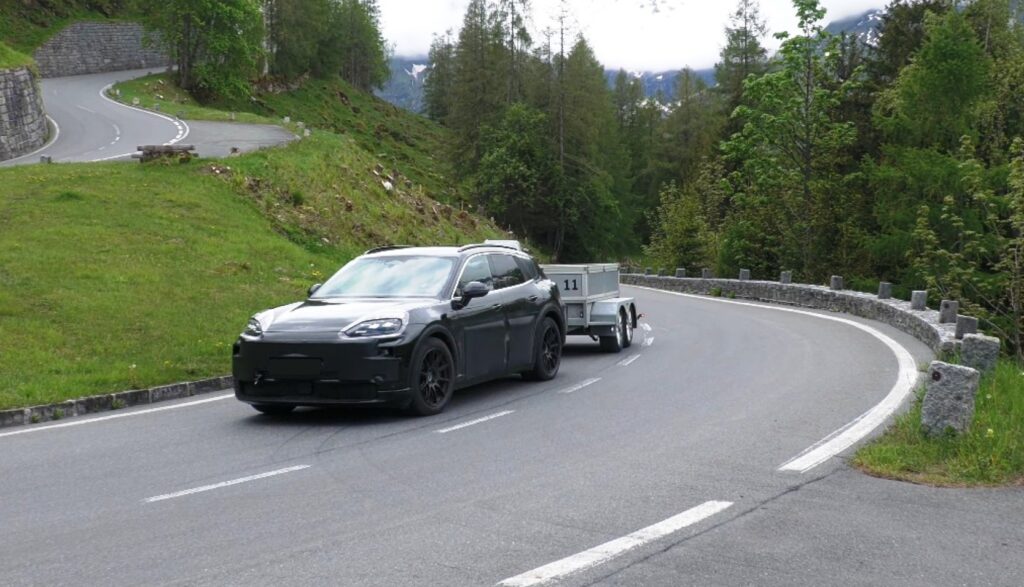 PorscheCayenneEVelectrifiedluxurySUV