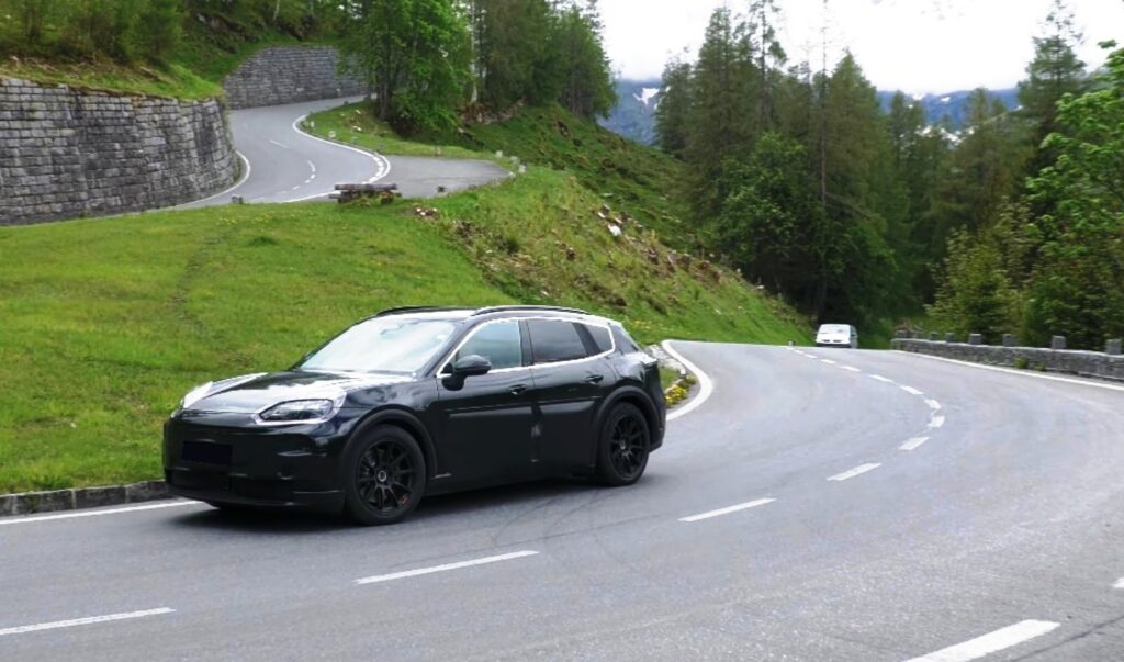 PorscheCayenneEVelectrifiedluxurySUV