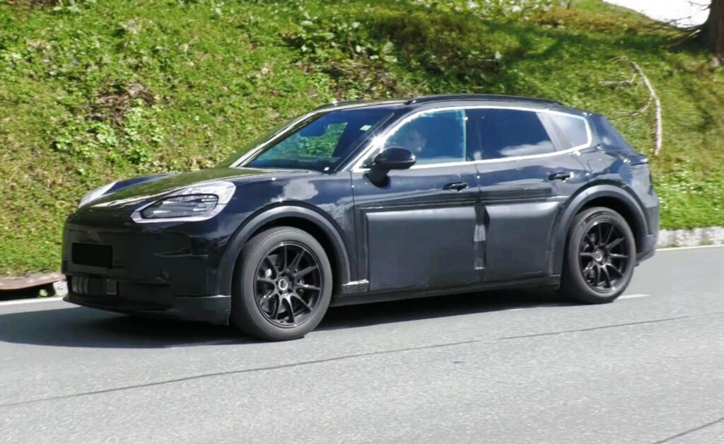 PorscheCayenneEVelectrifiedluxurySUV