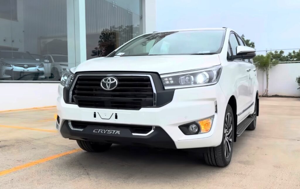 Kia Carens Clavisvs Toyota Innova Crysta