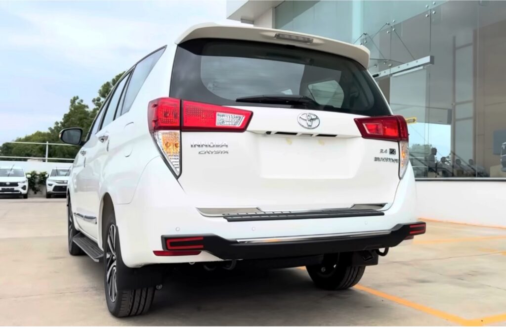 Kia Carens Clavisvs Toyota Innova Crysta