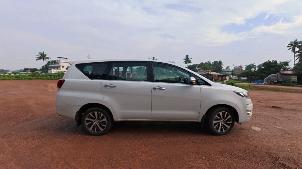Kia Carens Clavisvs Toyota Innova Crysta