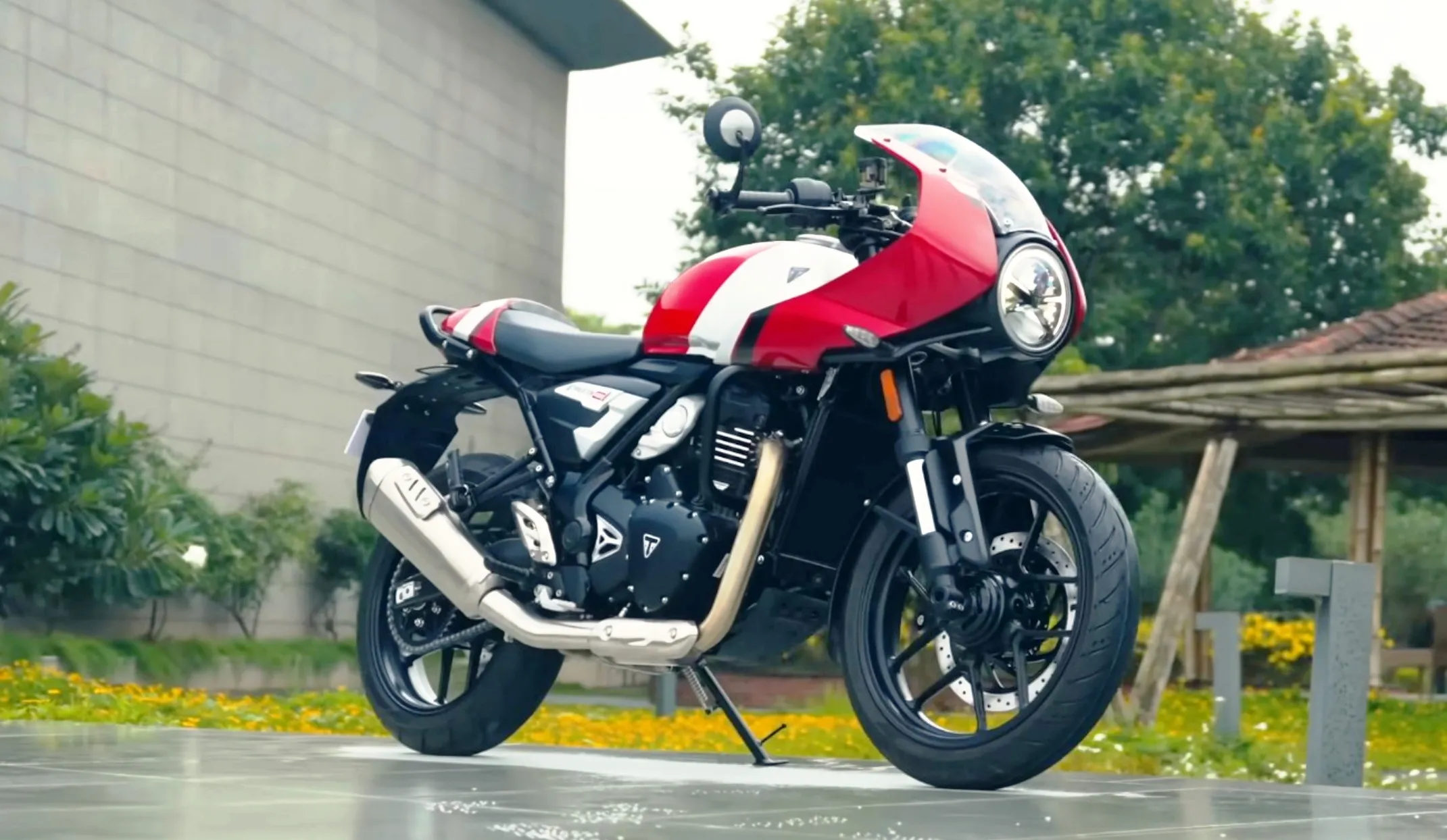 TriumphThruxton400CafeRacer
