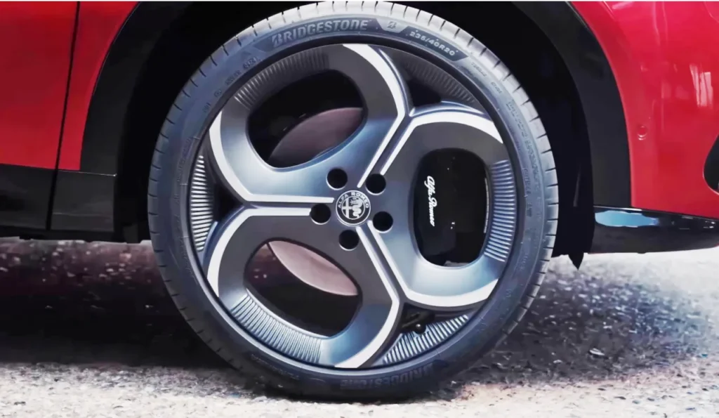 AlfaRomeoJuniorIbrida