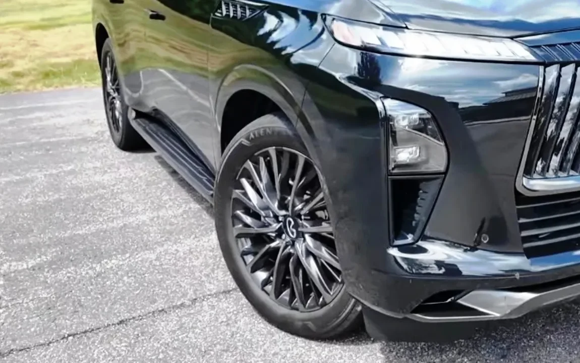 InfinitiQX8